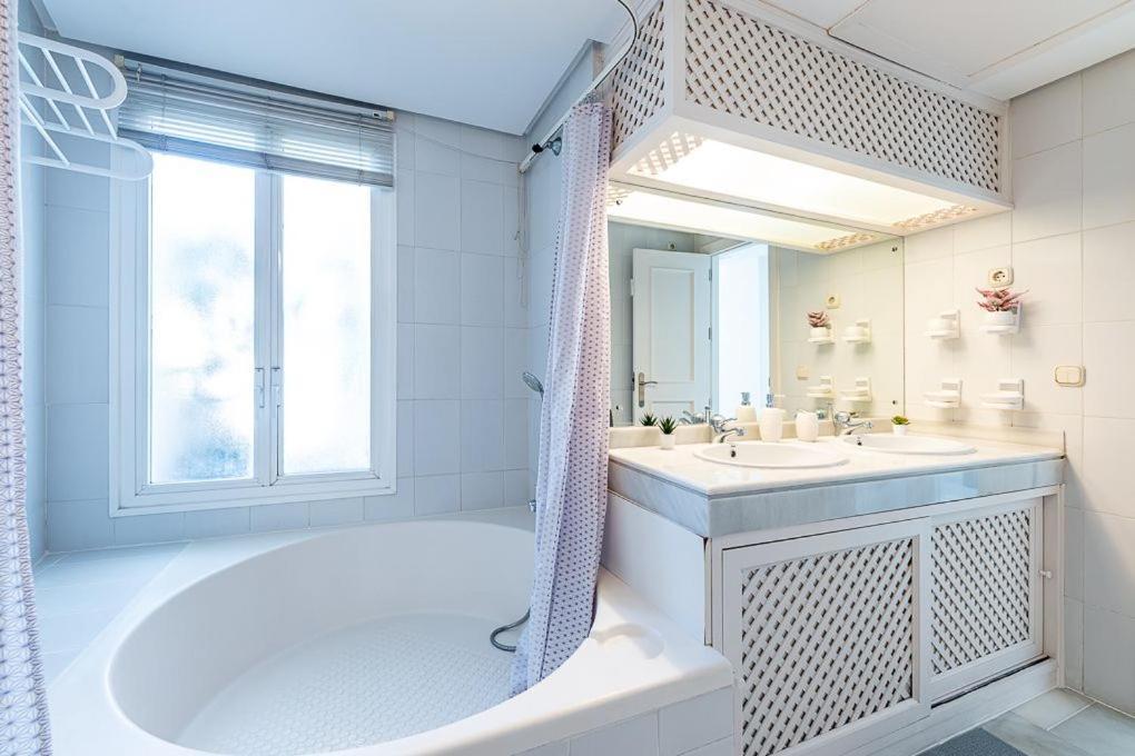 PUERTO DE BENALMÁDENA APARTAMENTO VACACIONAL con VISTAS AL MAR Y YATES TRES HABITACIONES 2 BAÑOS Benalmádena Exterior foto